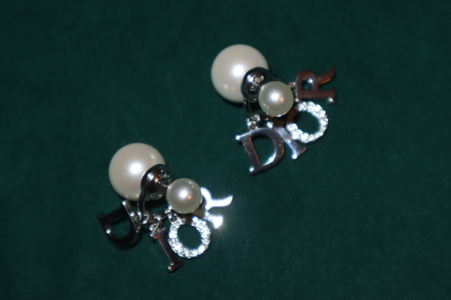 Pre-Owned Dior Pearl Silver Plated Earring