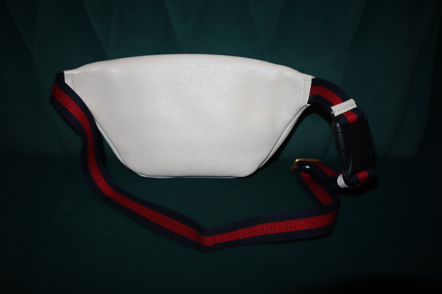 Pre-Owned  Gucci  Grained Calfskin Logo Belt Bag White