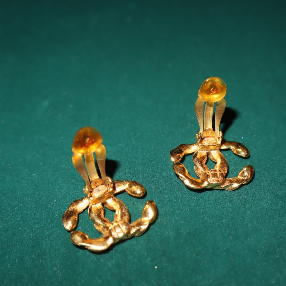 Pre-Loved Chanel Vintage Earclip