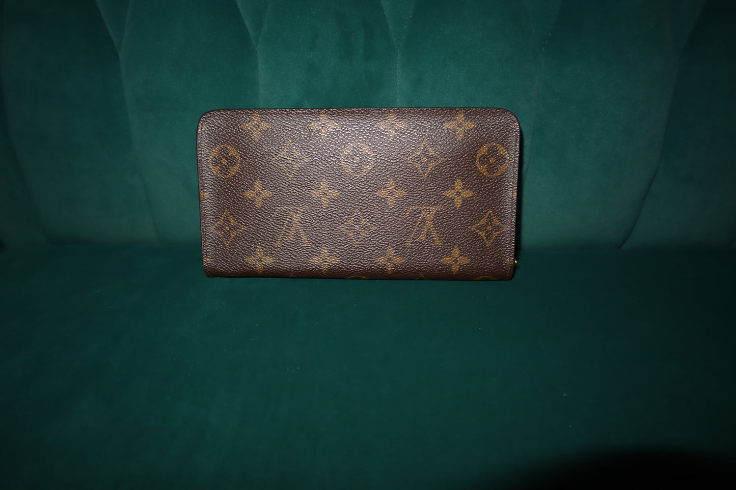 Pre- Owned Louis Vuitton Zippy Wallet