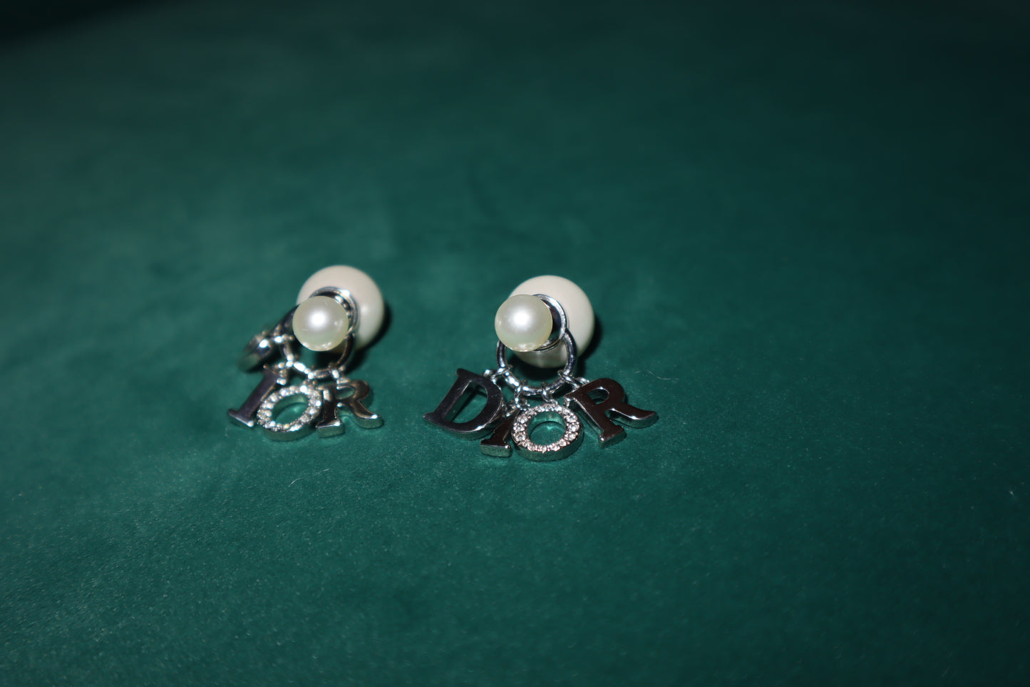 Pre-Owned Dior Pearl Silver Plated Earring