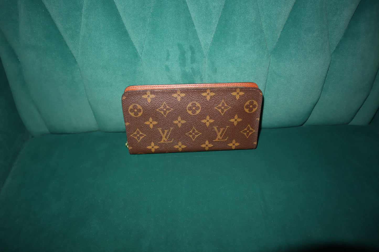 Pre- Owned Louis Vuitton Zippy Wallet