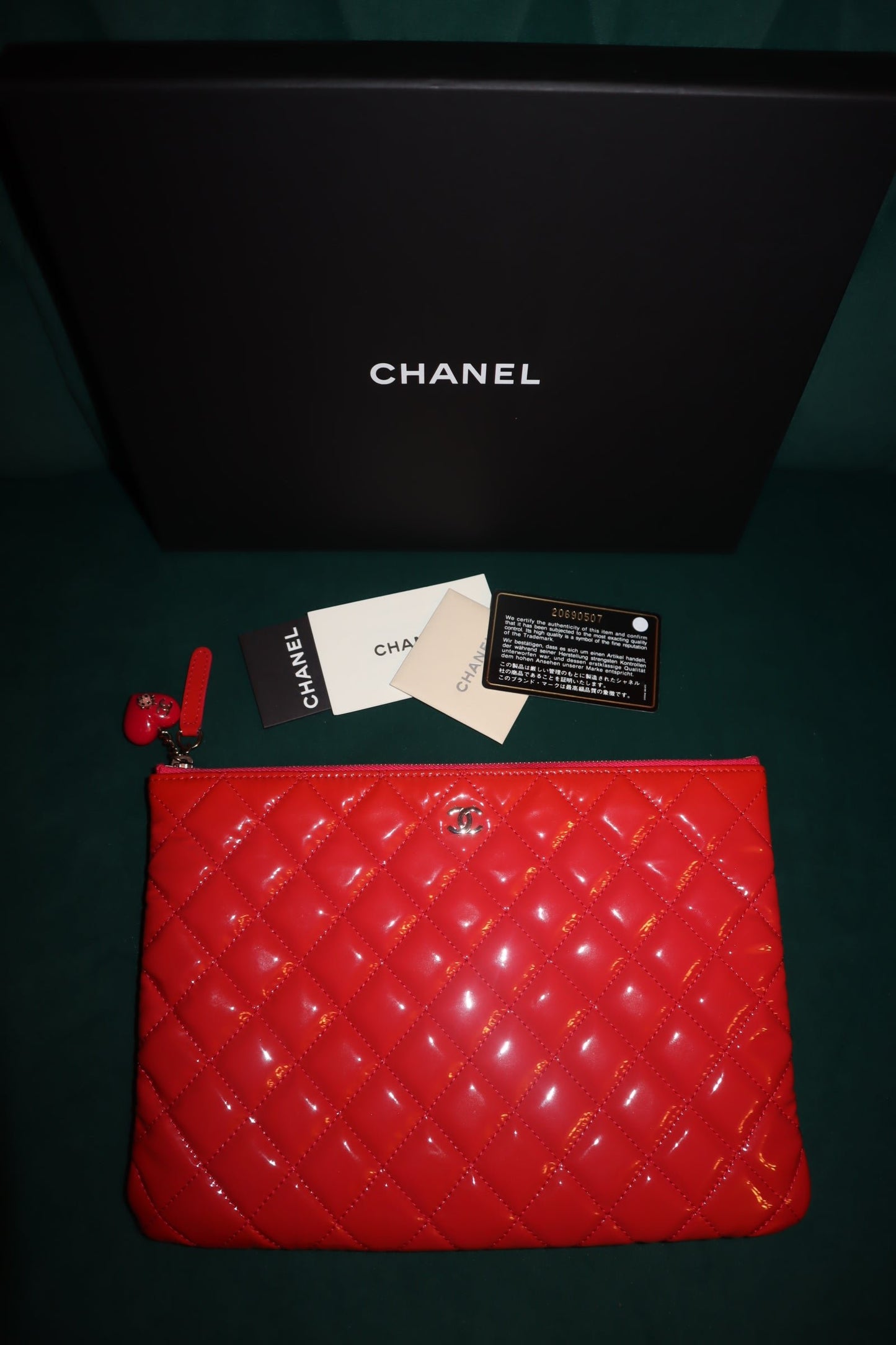 Pre-Owned Chanel Clutch Patent Leather Clutch