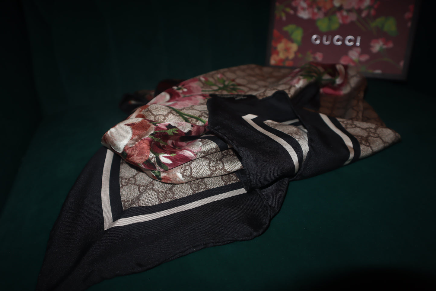 Pre-Owned Gucci Silk Scarf Bloom Collection