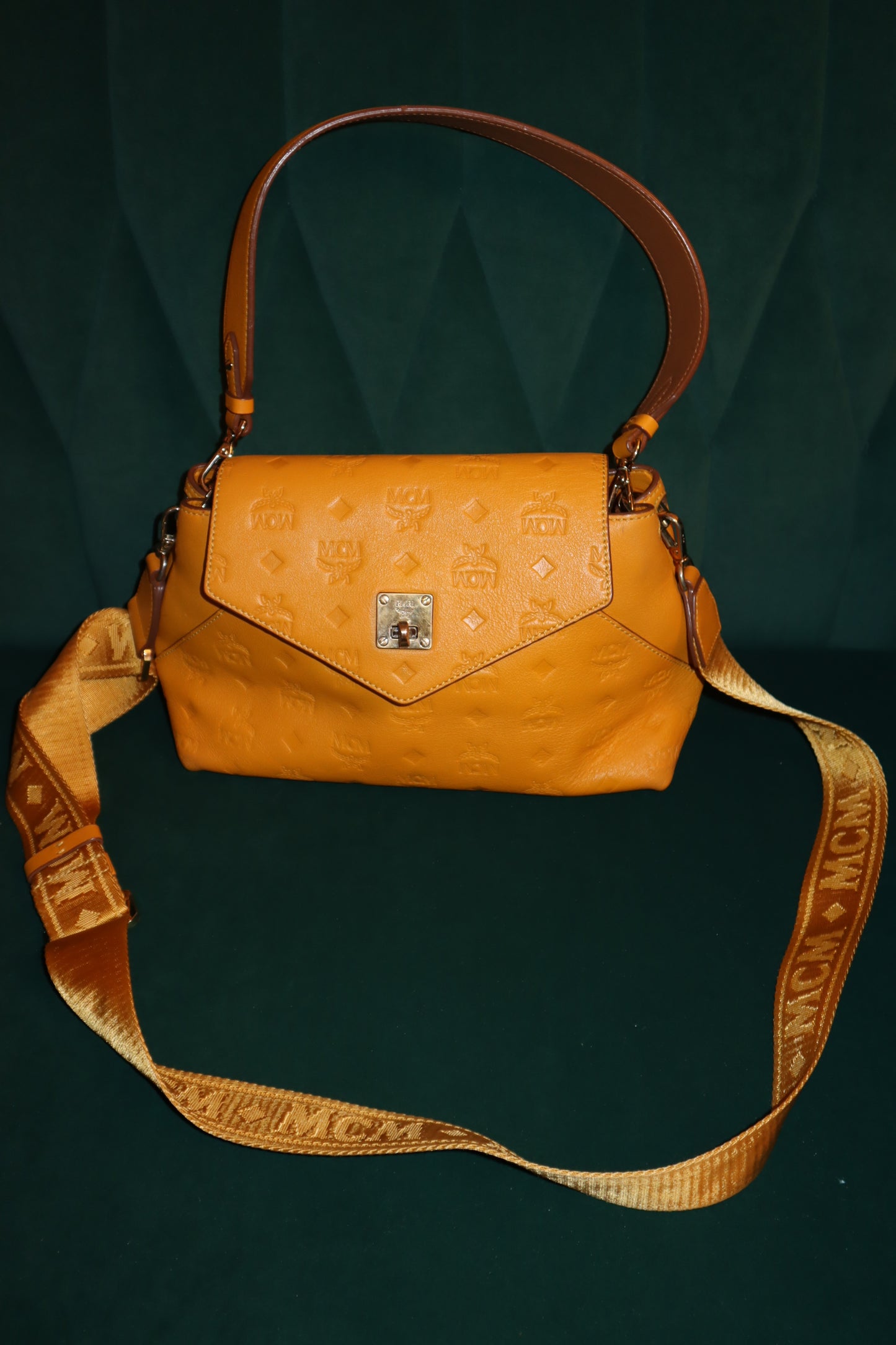 Pre-Loved Visetos Essential Crossbody