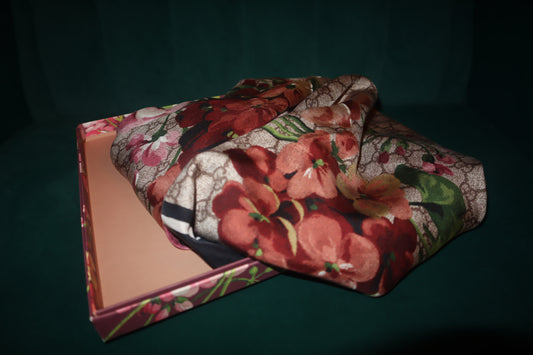 Pre-Owned Gucci Silk Scarf Bloom Collection