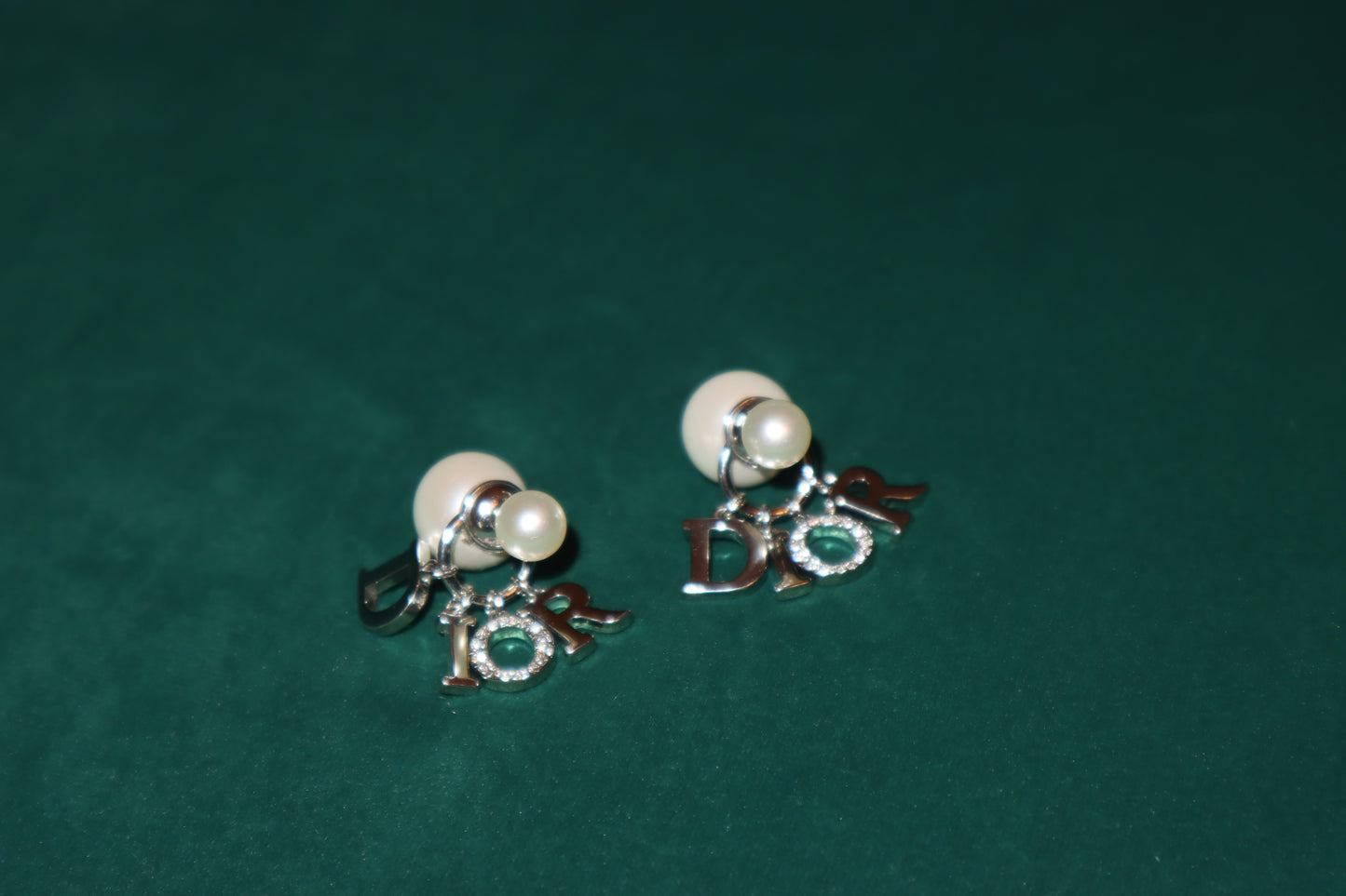 Pre-Owned Dior Pearl Silver Plated Earring