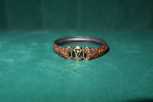 Pre-Owned Louis Vuitton Clic It Monogram Bracelet