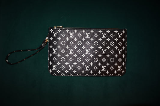 Pre-Loved Louis Vuitton Monogram Giant Jungle Neverfull Pochette Black