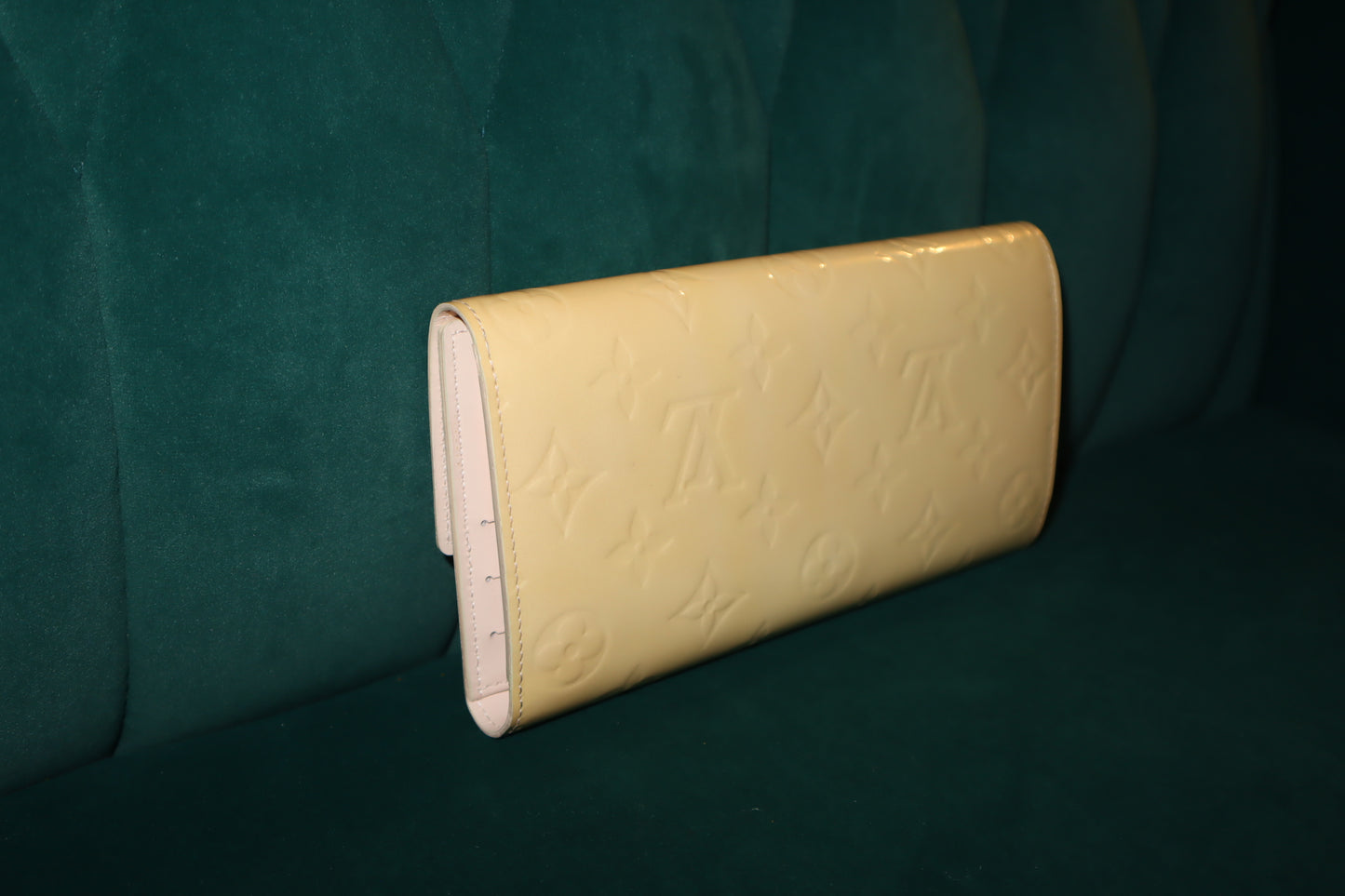 Pre-Owned Louis Vuitton Vernis Cream/yellow Sarah Patent Leahter Wallet