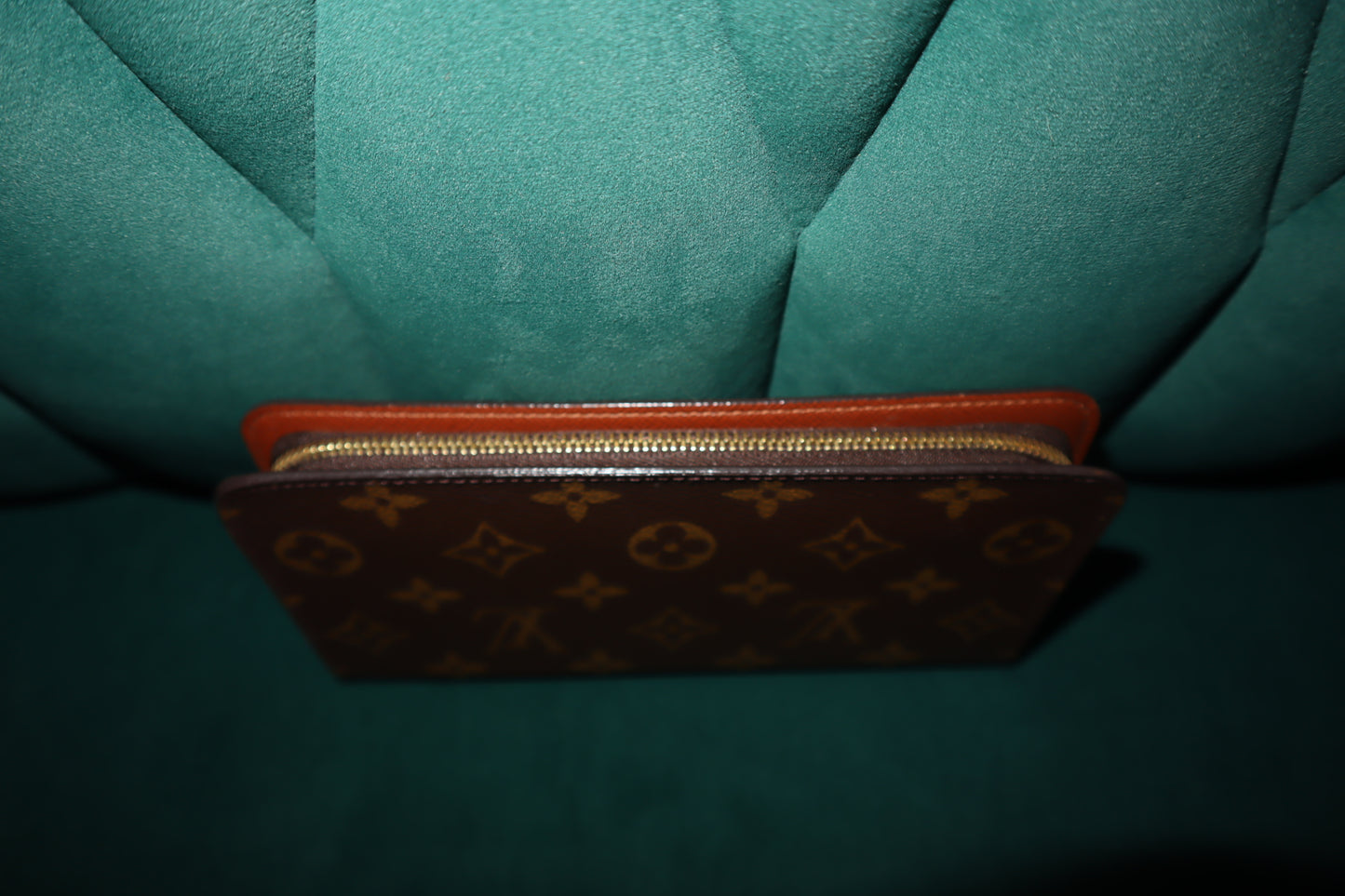 Pre- Owned Louis Vuitton Zippy Wallet