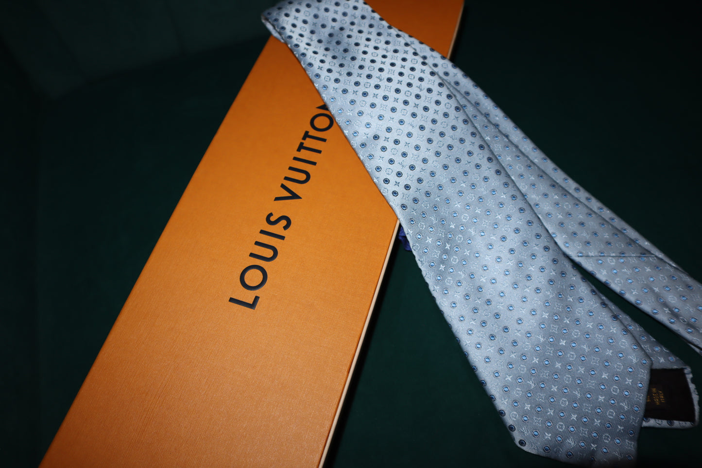 Pre-Owned Louis Vuitton Monogram Gradient Dots Tie