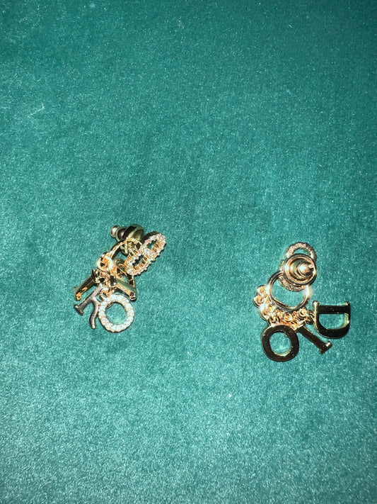 Pre-Owned Dior Pearl Gold Plated Earring