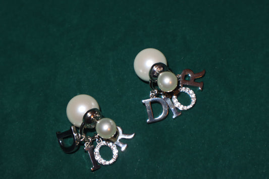 Pre-Owned Dior Pearl Silver Plated Earring