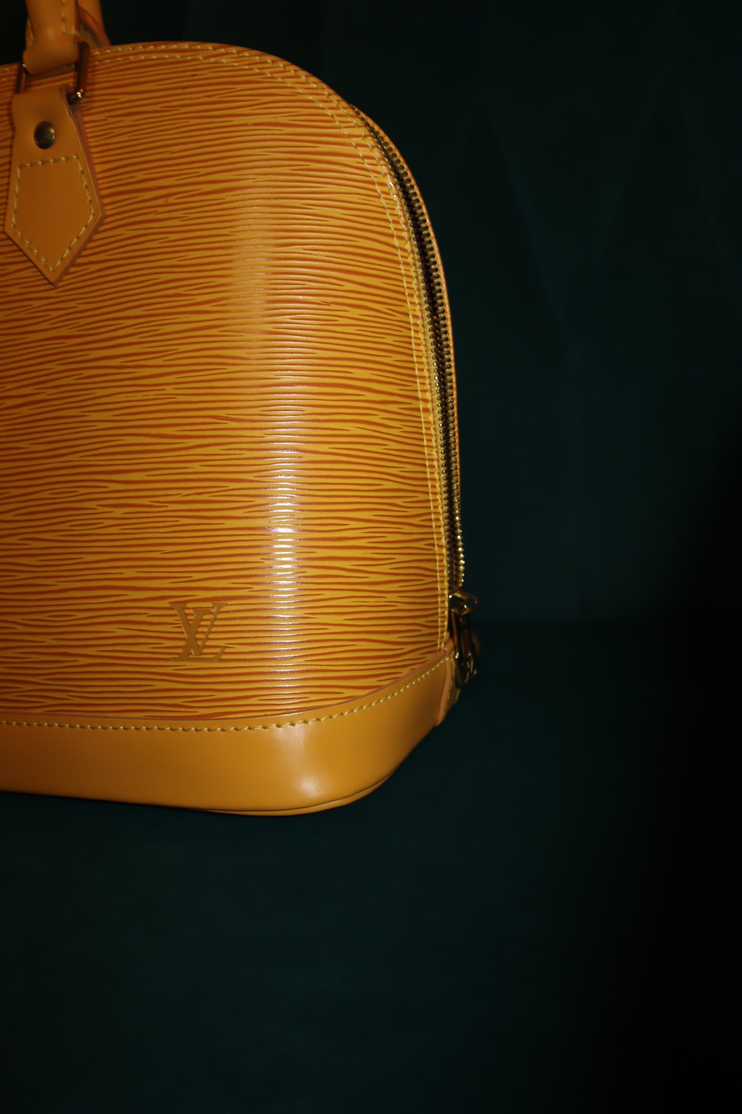 Pre-Owned Louis Vuitton Alma Yellow