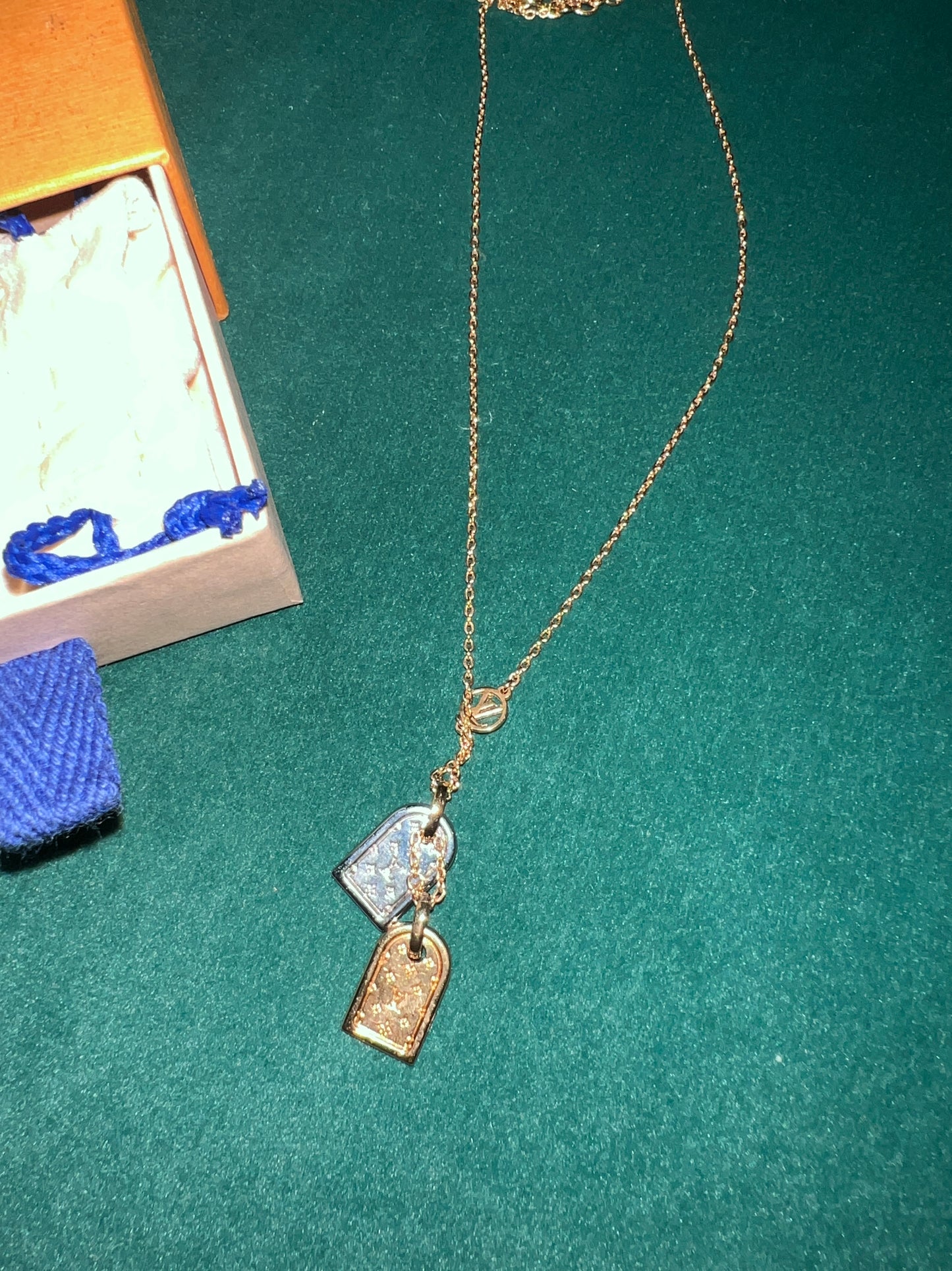 Pre-Owned Louis Vuitton Silver/Gold Chain Necklace