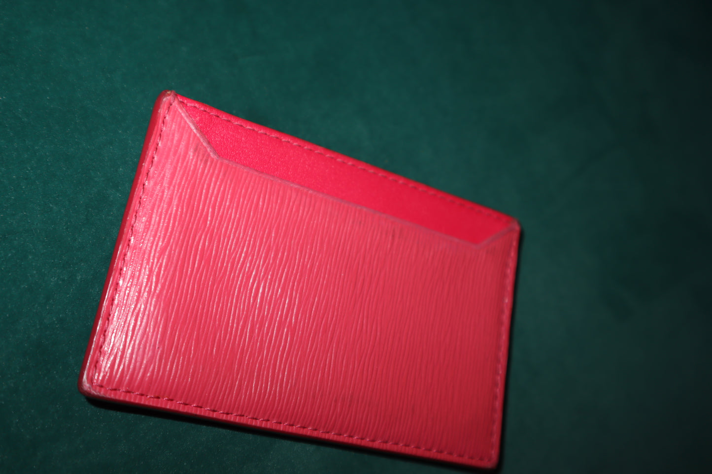 Pre-Owned Prada Fuchsia Vitello Move Leather Card Holder