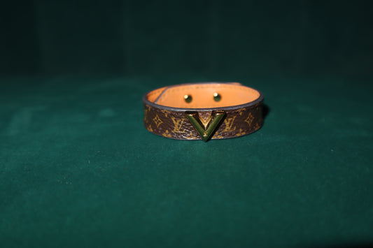 Pre-Loved Louis Vuitton Monogram V Bracelet