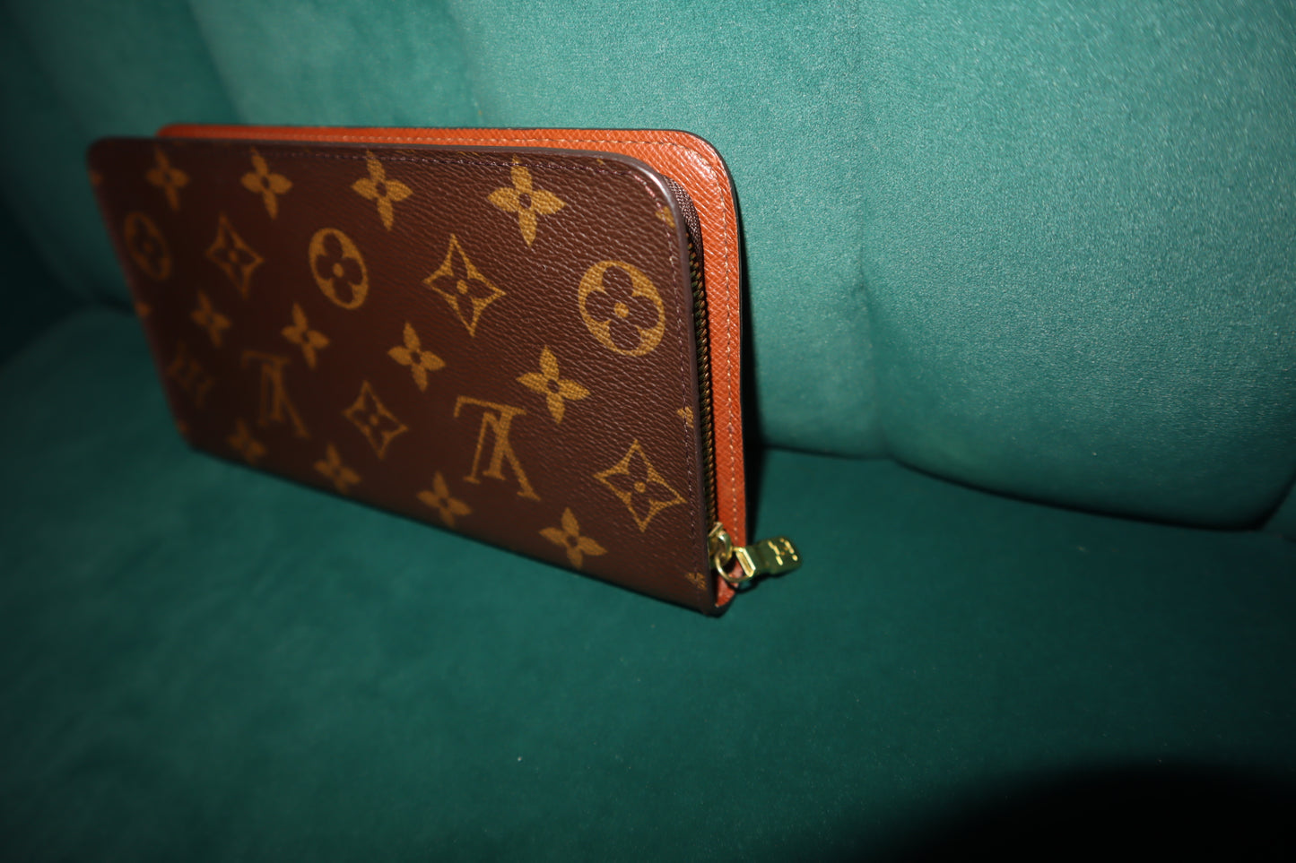 Pre- Owned Louis Vuitton Zippy Wallet