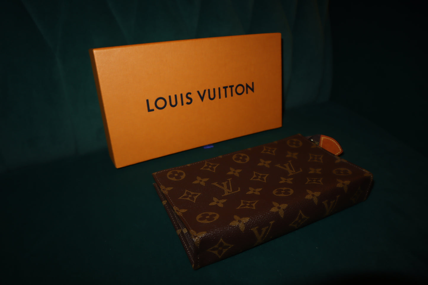 Pre-Owned Louis Vuitton Monogram Toiletry 20 pouch