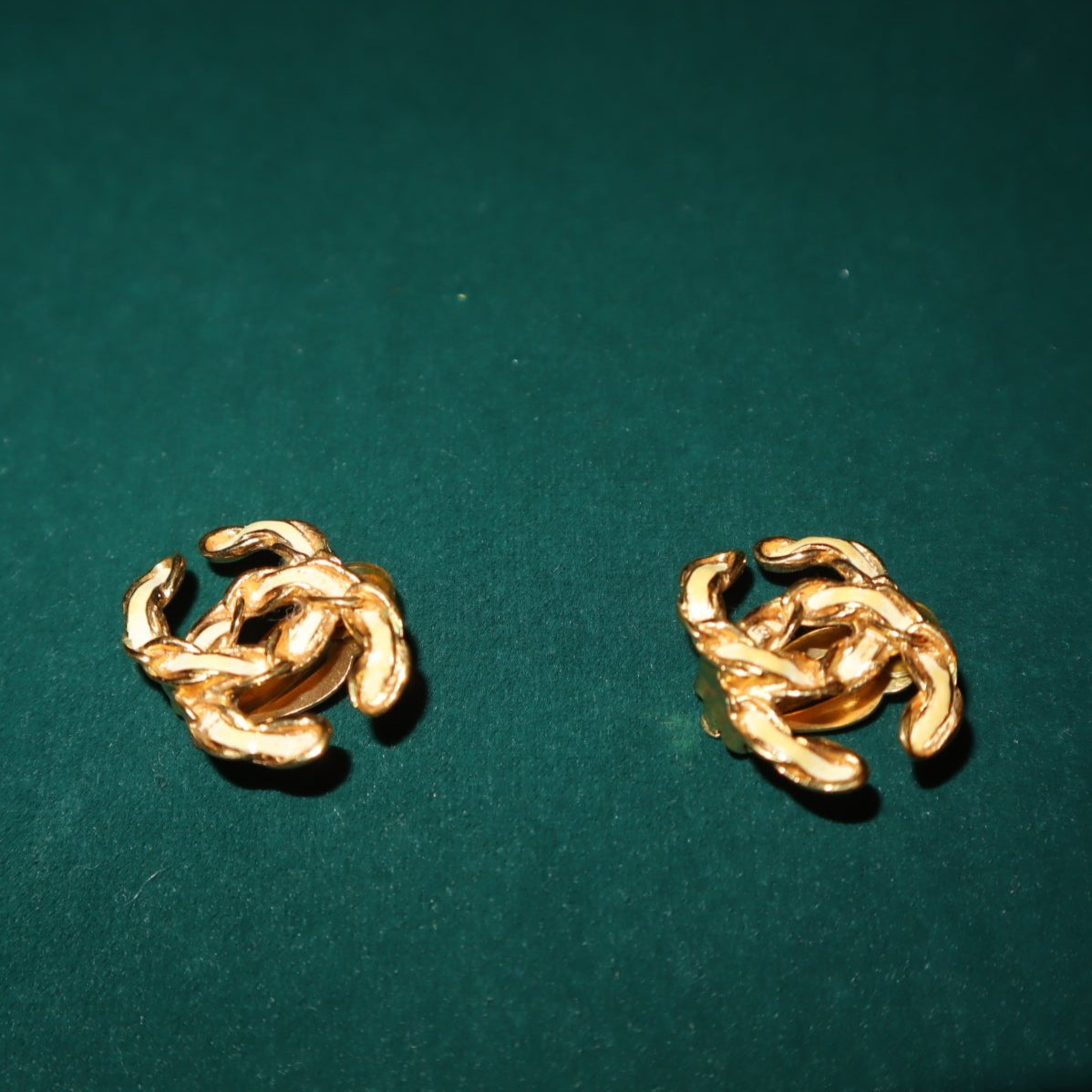 Pre-Loved Chanel Vintage Earclip