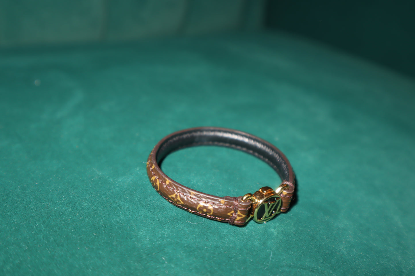 Pre-Owned Louis Vuitton Clic It Monogram Bracelet