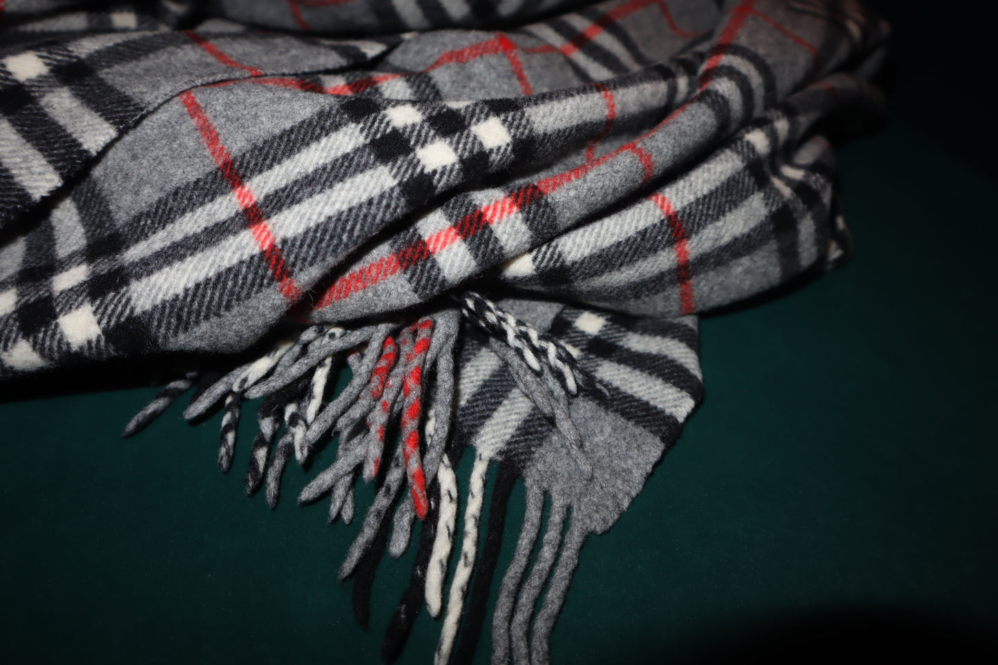 Pre- Owned Burberry Shawl Scarf