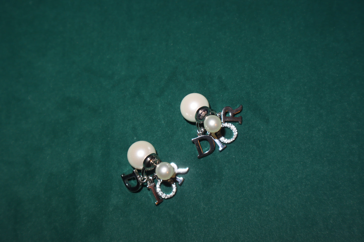 Pre-Owned Dior Pearl Silver Plated Earring