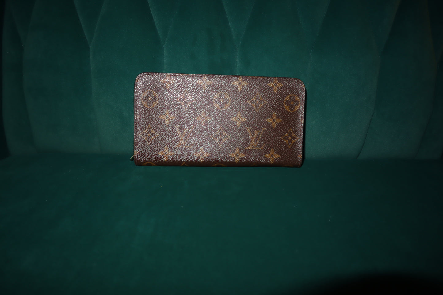 Pre- Owned Louis Vuitton Zippy Wallet