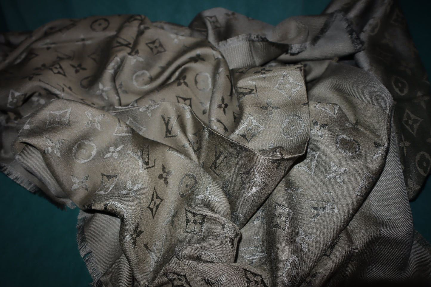 Pre-Owned Louis Vuitton Olive Green Silk Scarf