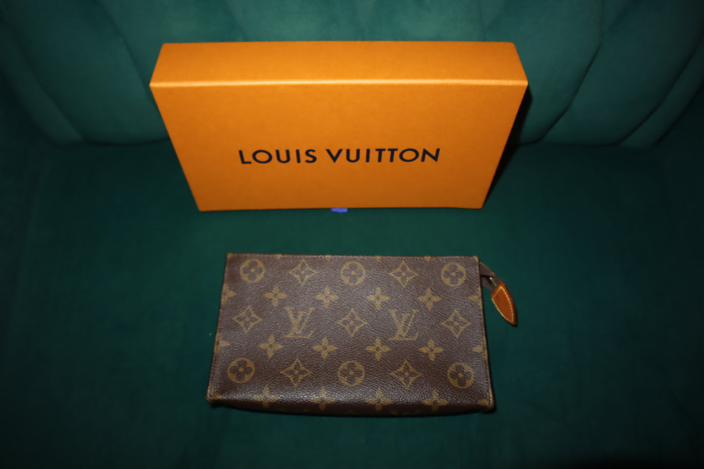 Pre-Owned Louis Vuitton Monogram Toiletry 20 pouch