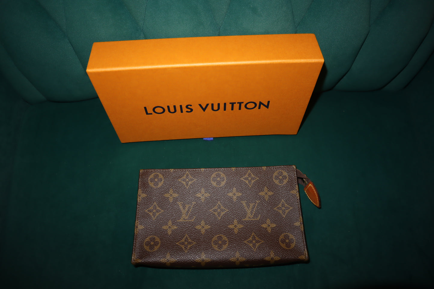 Pre-Owned Louis Vuitton Monogram Toiletry 20 pouch