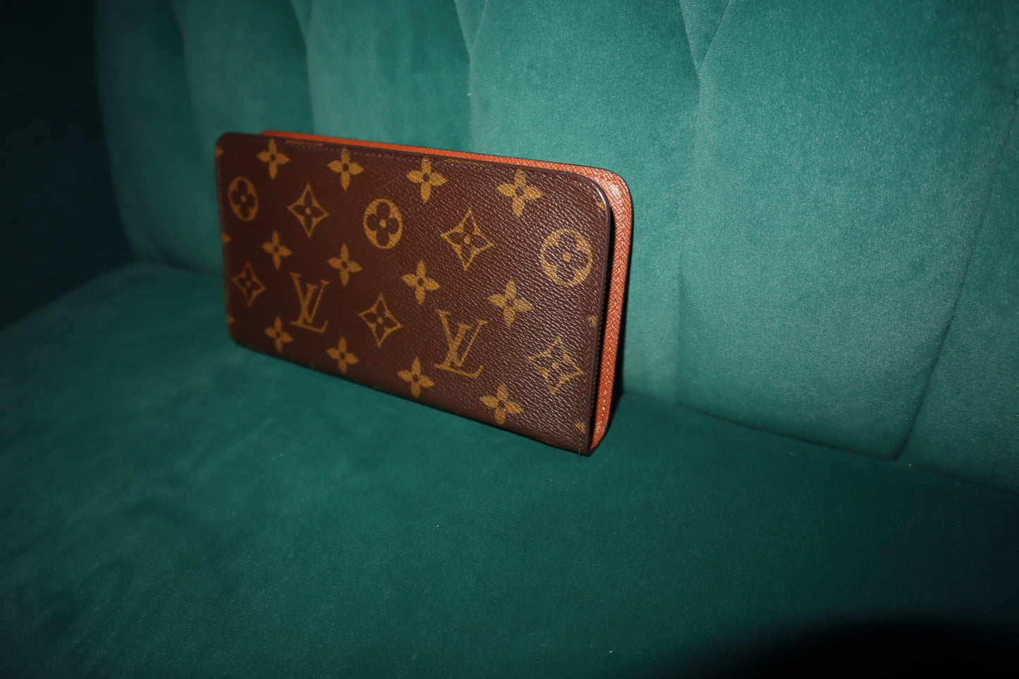 Pre- Owned Louis Vuitton Zippy Wallet