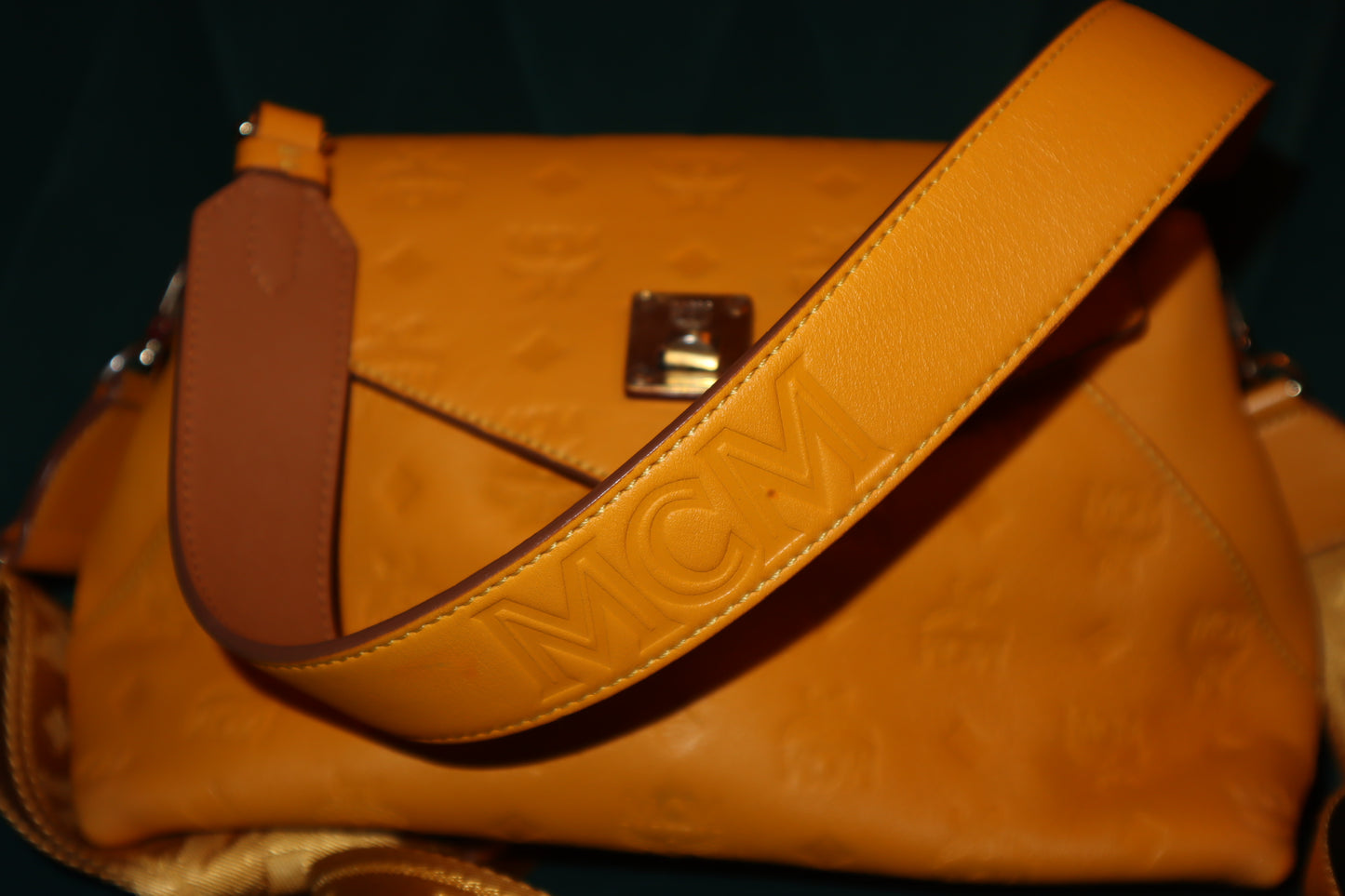 Pre-Loved Visetos Essential Crossbody