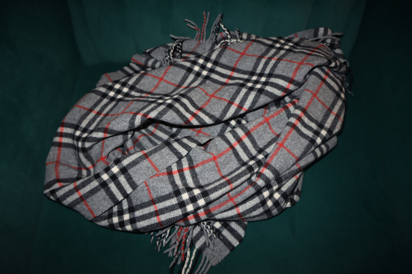 Pre- Owned Burberry Shawl Scarf