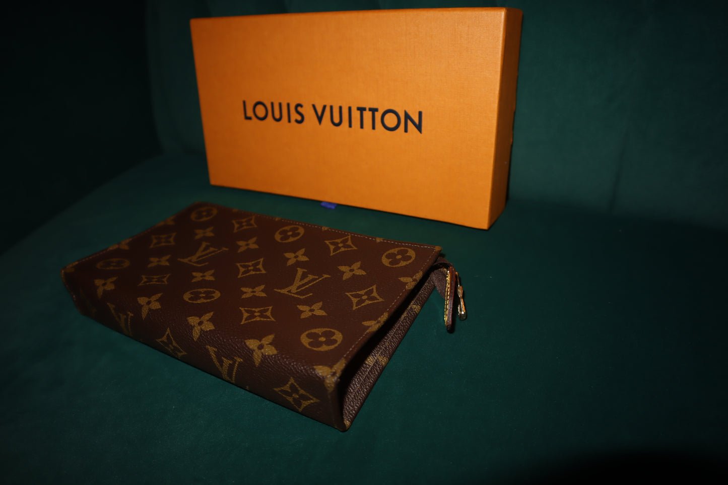 Pre-Owned Louis Vuitton Monogram Toiletry 20 pouch