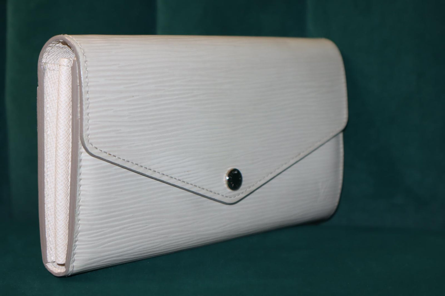 Pre-Owned Louis Vuitton Epi Sarah Wallet NM Ivory