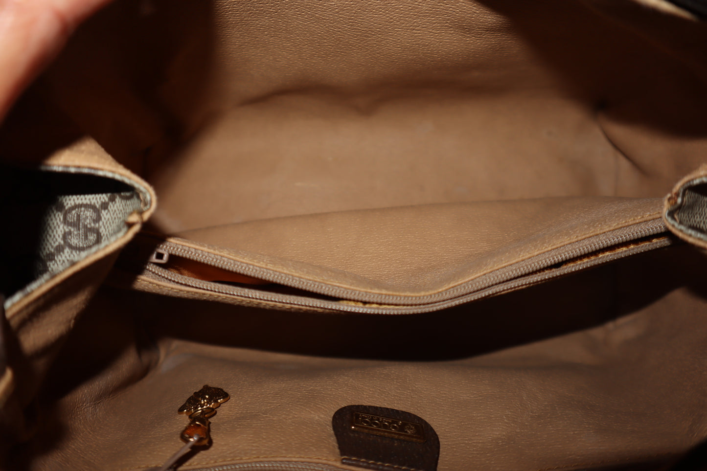 Pre-Loved Gucci Handbag Beige