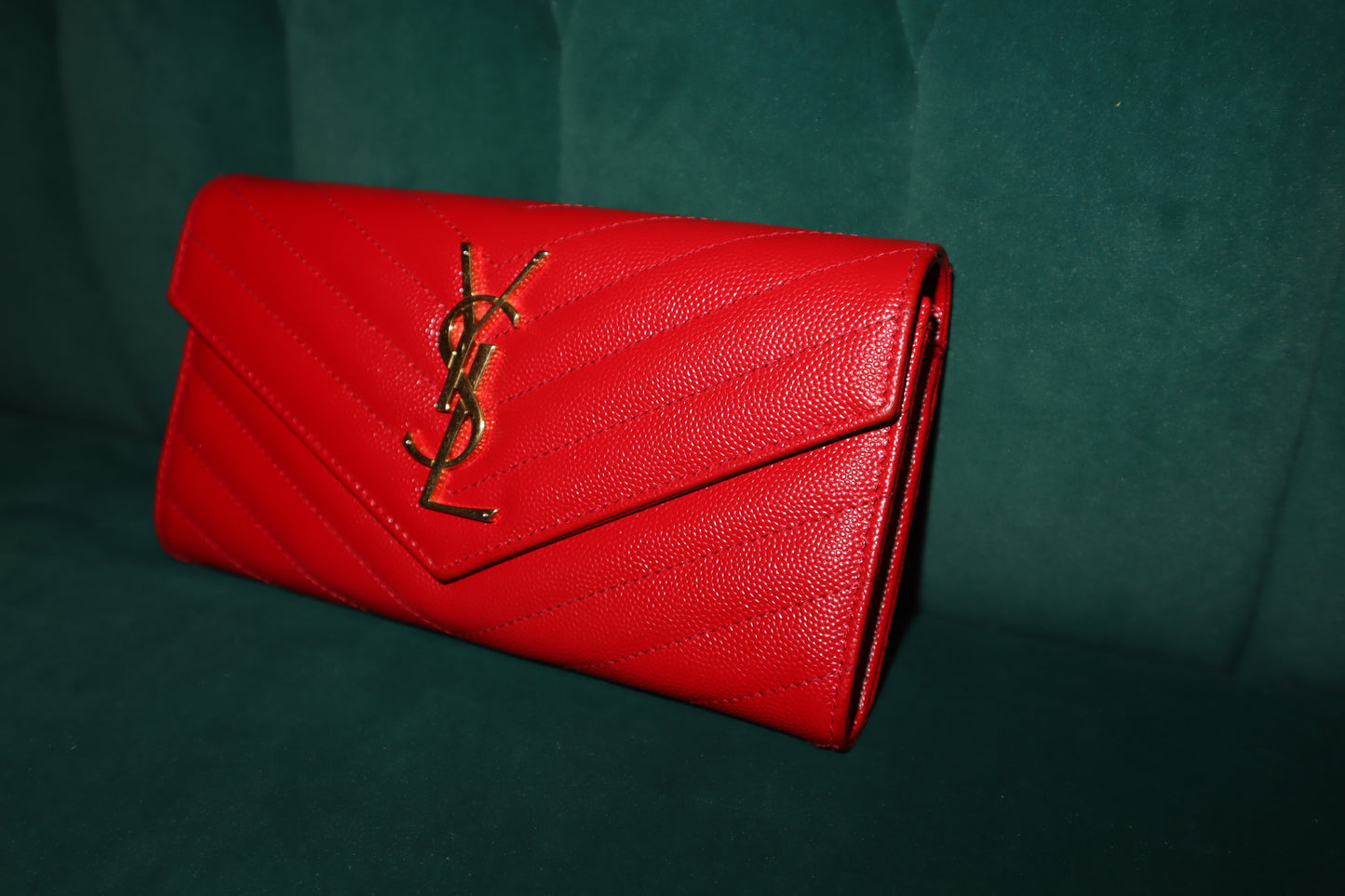 Pre-Loved Saint Laurent Grain De Poudre Matelasse Chevron Monogram Wallet Red