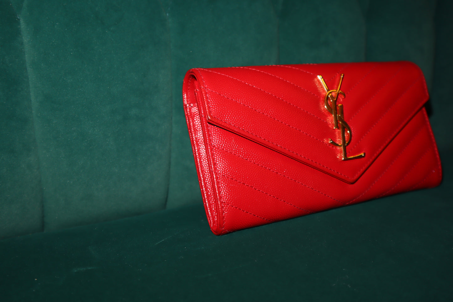 Pre-Loved Saint Laurent Grain De Poudre Matelasse Chevron Monogram Wallet Red