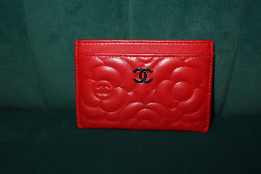 Pre-Loved  Chanel Lambskin Camellia Embossed Card Holder Red