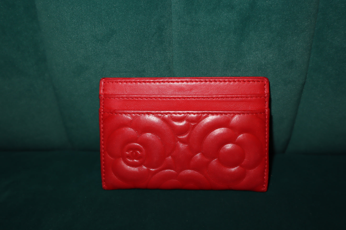 Pre-Loved  Chanel Lambskin Camellia Embossed Card Holder Red