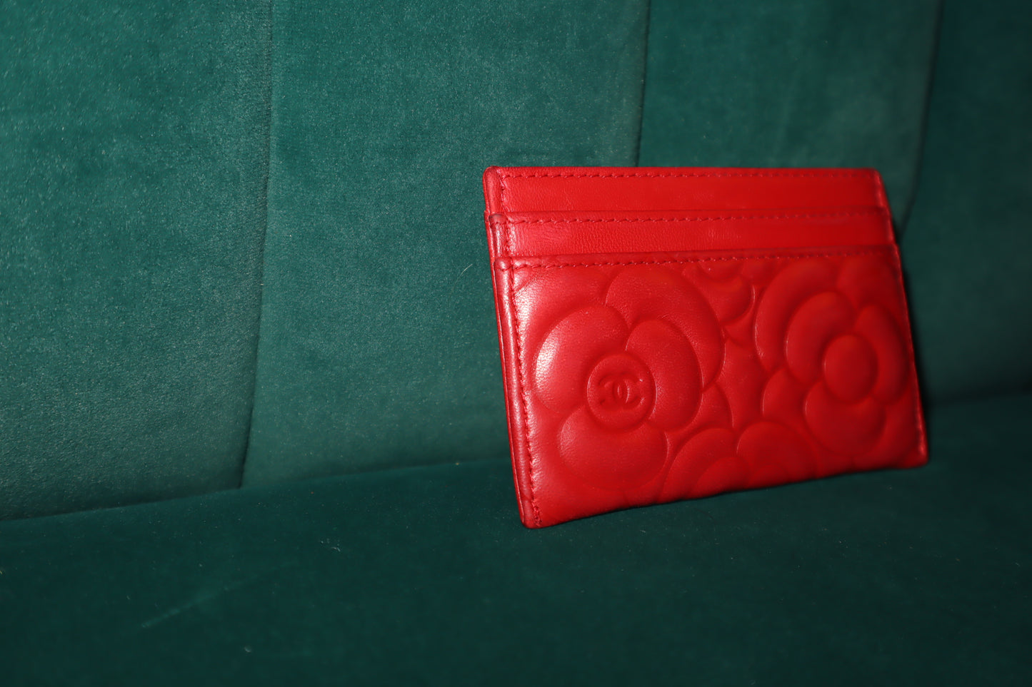 Pre-Loved  Chanel Lambskin Camellia Embossed Card Holder Red