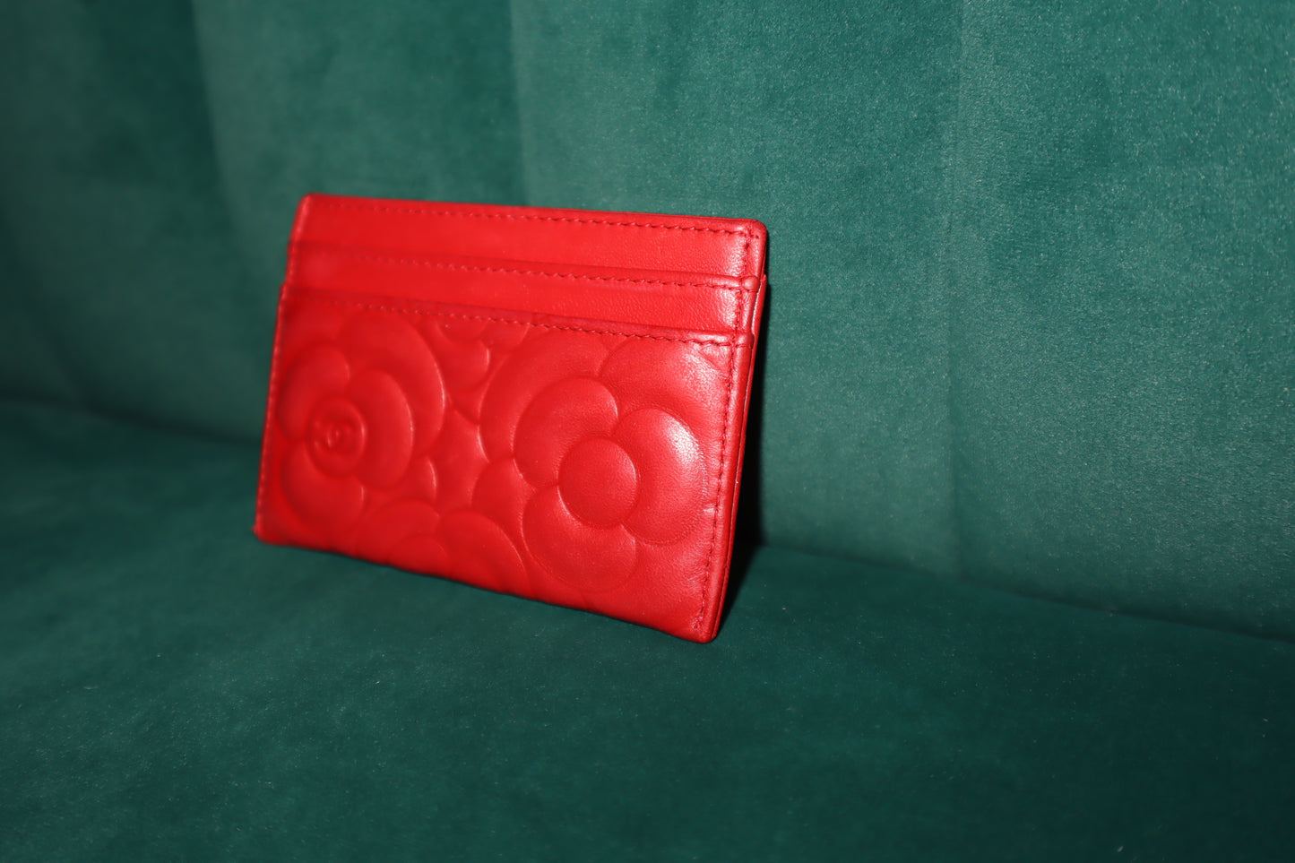 Pre-Loved  Chanel Lambskin Camellia Embossed Card Holder Red