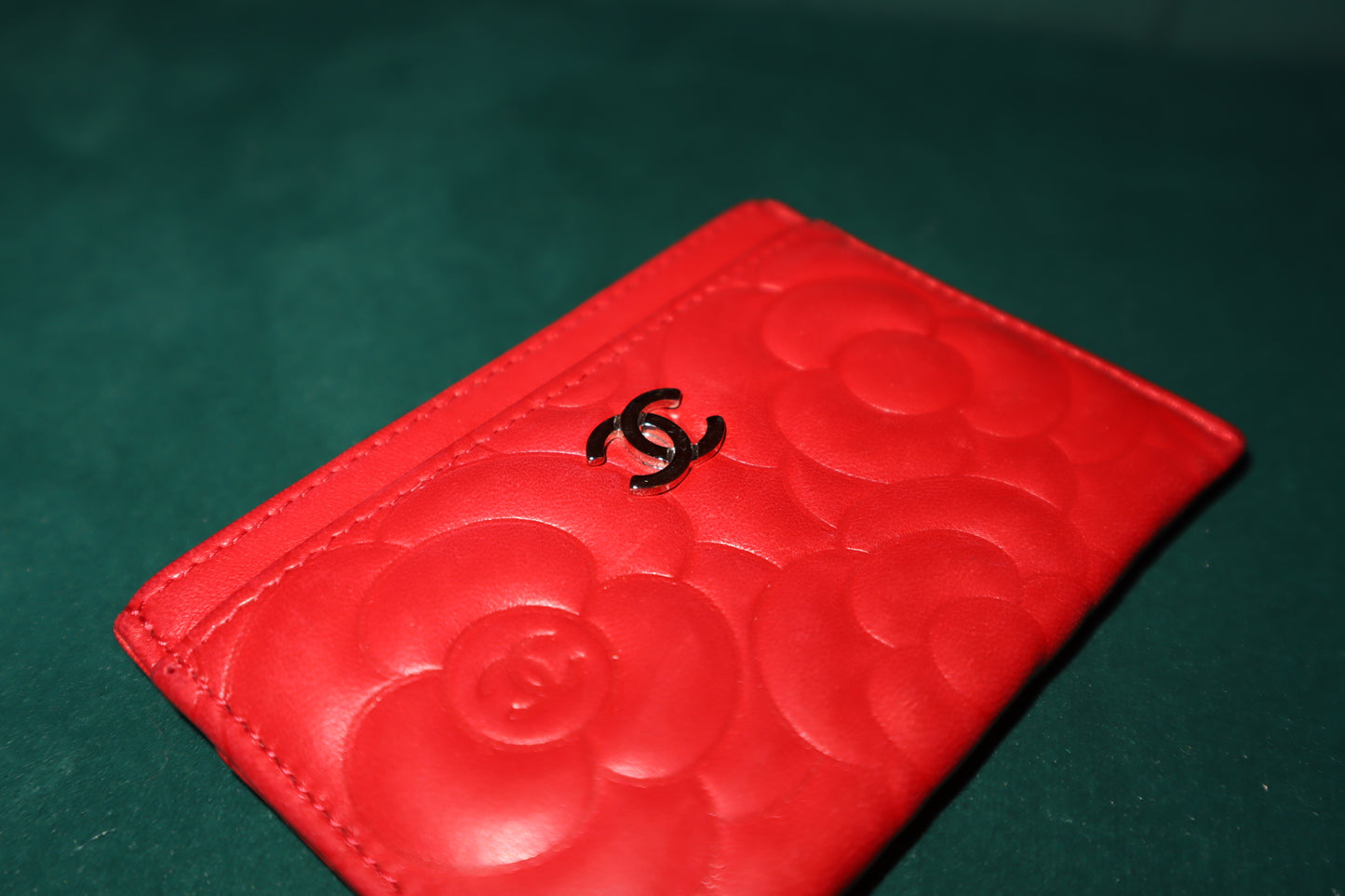 Pre-Loved  Chanel Lambskin Camellia Embossed Card Holder Red